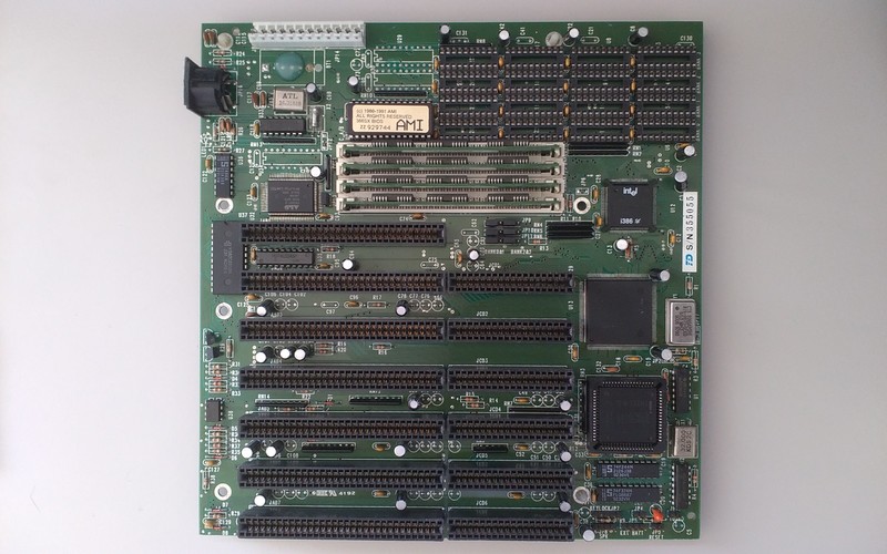 Unknown MB with Intel NG80386SX-25 CPU &amp; Intel N80387SX-25 FPU / 1991