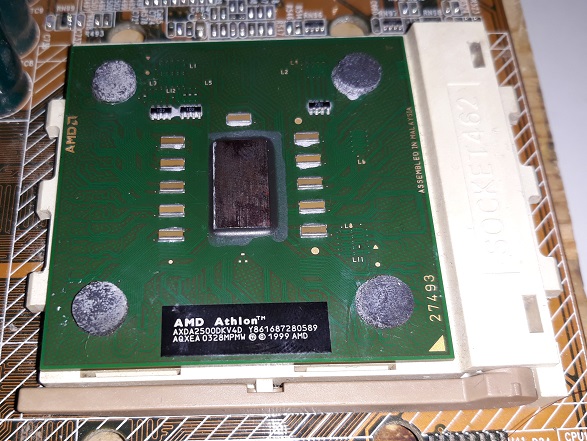 Socket A Athlon XP 2500+ AXDA2500DKV4D (Barton)