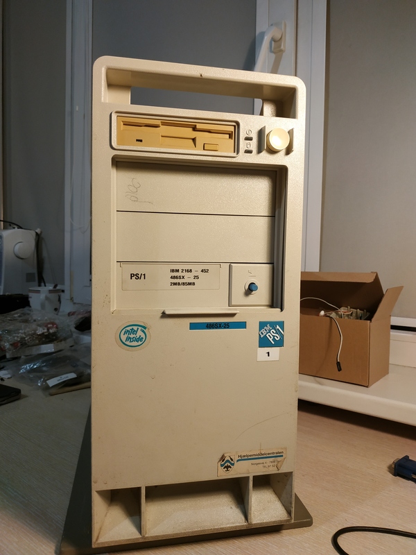 А теперь выступает ;)) но вот этот вот регулятор громкости спикера не дал мне удержаться от покупки